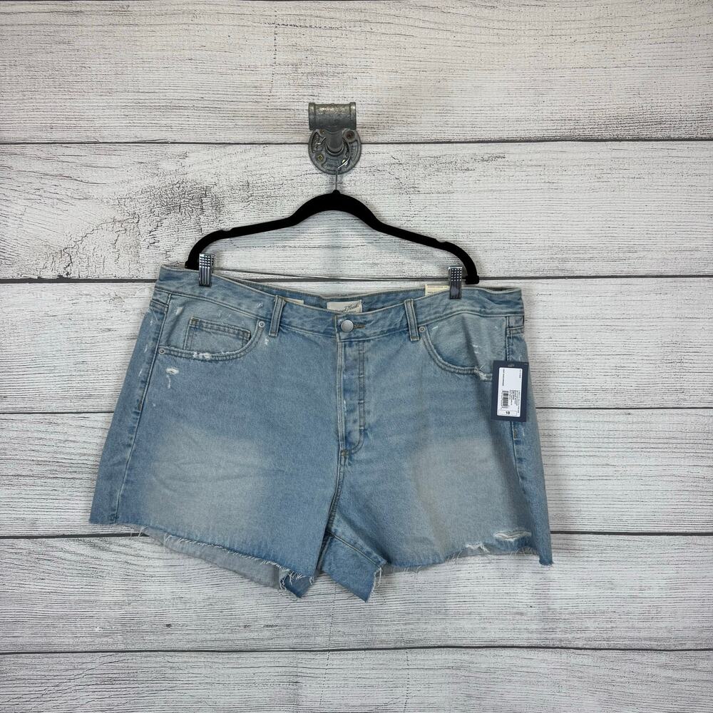 Universal Thread Light Wash Denim Cutoff Shorts